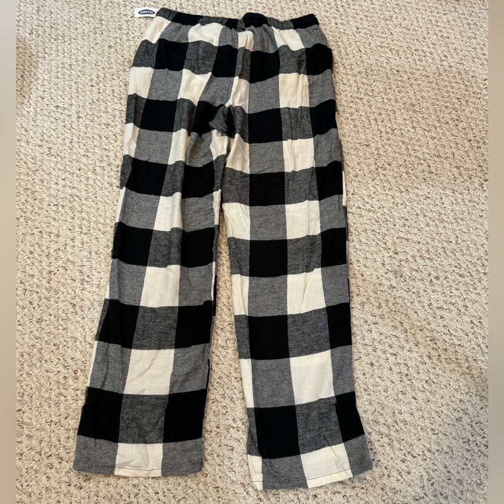 NWT: Old Navy Black and White Plaid Pajama Pants - Picture 4 of 4